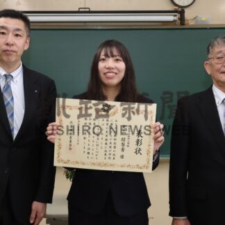 中田教諭が若手教職員等奨励賞【根室】(2025-03-30)