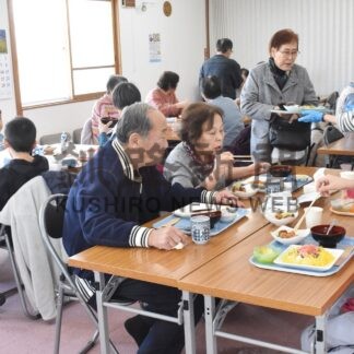 常連ら会食交流満喫　武佐の３町内会が地域食堂【釧路市】(2025-03-29)