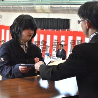 ７８年の歴史に幕　幌呂中で卒業式【鶴居】(2025-03-16)
