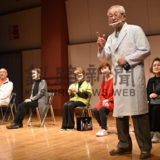 患者と医者の関係性に共感　くしろ高齢者劇団が新作上演【釧路市】(2025-03-25)