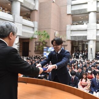 ２８９人新たな一歩　公立大学位記授与式【釧路市】(2025-03-24)