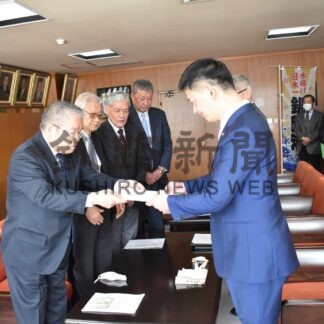 マリモ保護、遺産登録へ　阿寒観光協会など市長らに要望書【釧路市】(2025-03-13)