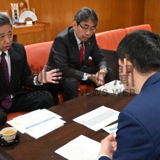 英語教育４年間尽力　平木さん、市長に活動報告【釧路市】(2025-03-27)