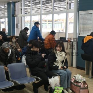 暴風雪 住民生活に影響　釧根管内、各事業所の臨時休業も【根室】(2025-03-18)