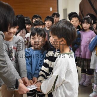 福祉に役立てて　湖畔幼稚園が釧路市基金に寄付【釧路市】(2025-03-16)