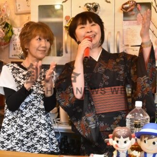 喜多島さん ファンらと交流　スナック「酒房咲くら」１周年でコンサート【釧路市】(2025-03-11)