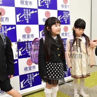 新１年生の交通安全願い　黄色いワッペンなど寄贈【根室】(2025-03-30)