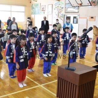 「火遊びしません」誓いの言葉　認定こども園よしの、幼年消防ク修了式【釧路市】(2025-03-08)