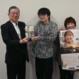 「鶴の里物語」郷土資料に　中央図書館でＤＶＤ贈呈式【釧路市】(2025-04-16)