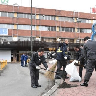 駅周辺を一斉清掃　ＪＲ北海道釧路支社【釧路市】(2025-04-22)