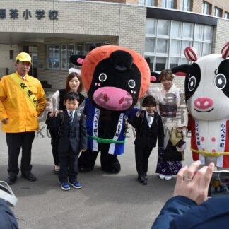 新入学児童に交通安全啓発_1(2025-04-10)