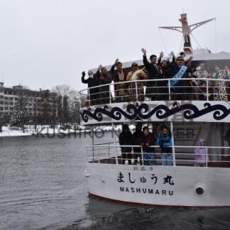 安全と千客万来祈願　阿寒湖温泉で湖水開き【釧路】(2025-04-30)