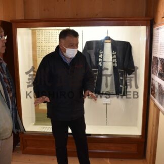 旧奥行臼駅逓所を特別公開　地域おこし協力隊員が解説【別海】(2025-04-30)