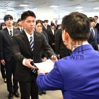 新社会人 新たな一歩　釧根企業など辞令交付式(2025-04-02)
