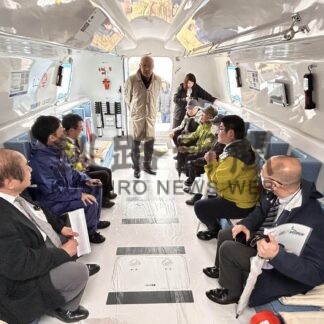 初の津波救命艇設置　花咲港地区、関係者らが見学【根室】_1(2025-04-26)