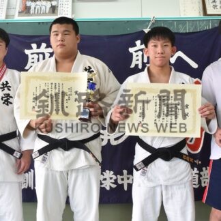 小西選手（３年）個人無差別級準Ｖ　釧共栄中、団体戦３位表彰台　全道少年柔道【釧路市】(2025-04-05)