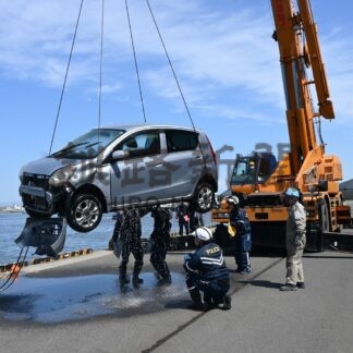 軽乗用車引き揚げ、運転手発見されず　釧路の海中転落事故【釧路市】(2025-05-20)