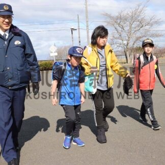 児童安全へ一緒に登校　花咲駐在所、見守り活動７年目【根室】(2025-05-07)