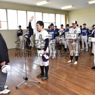 参加チーム飛躍誓う　根室軟野連が球場開き　【根室】(2025-05-27)