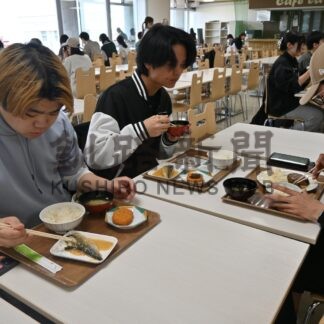 「１００円朝食」学生が列　釧路公立大【釧路市】(2025-05-13)