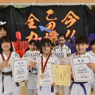 少年少女全道空手　佐藤（明武会）、宮﨑（志武館）選手 組手優勝【男子】_1(2025-06-01)