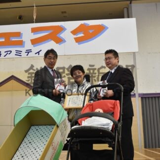 乳児用ベッドなど寄贈　ソロプチミスト釧路アミティ【釧路市】(2025-05-13)