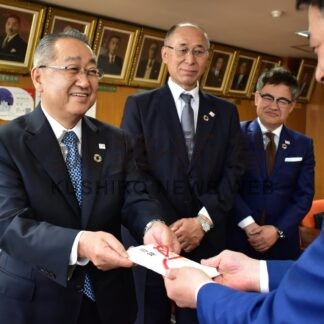 釧路信金、市に１０００万円寄付【釧路市】(2025-05-21)