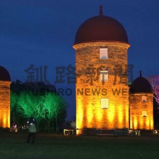 千島桜と赤レンガサイロ 幻想的に【根室】_1(2025-05-09)