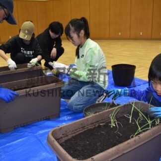 育てて食べる大切さ学ぶ　食育講座、農作物の種苗植える【根室】(2025-06-27)
