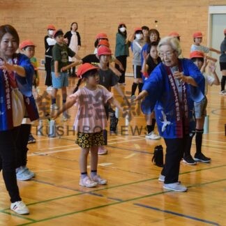 阿寒の郷土芸能次世代に　丹頂鶴音頭、児童に指導【釧路市】(2025-06-19)