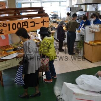 パン１００円コーナー好評　「和商の日」限定開設【釧路市】(2025-06-14)