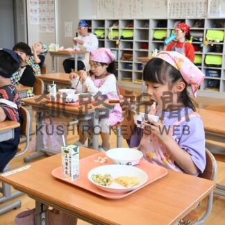 児童、生徒「タコ飯おいしい」　白糠産食材の給食提供【白糠】(2025-06-17)