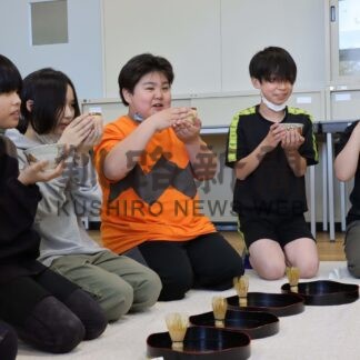 茶道で礼儀作法学ぶ　文化体験始まる　市内小学、義務教育【根室】(2025-06-20)