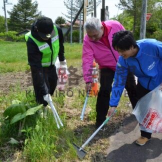 細岡展望台きれいに　３団体がごみ拾いに汗【釧路町】(2025-06-11)