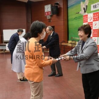 赤い羽根助成金４６２万８０００円を交付　市共同募金委員会【釧路市】(2025-06-12)