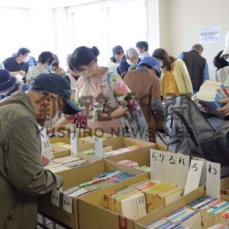 お目当ての古本求め行列【根室】(2025-06-17)