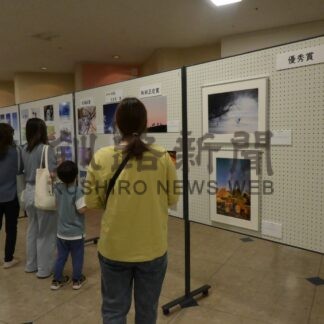 鶴居村フォトコン入賞作品４３点展示　イオンシネマ入り口【釧路町】(2025-06-24)