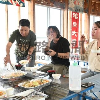ちゃんちゃん焼き作り体験　外国人技能実習生が交流【標津】(2025-06-14)