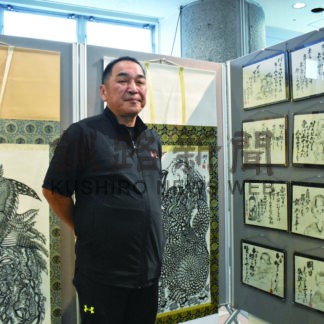 獅子や孔雀、墨で表現　小林さん作品展【釧路市】(2025-07-03)