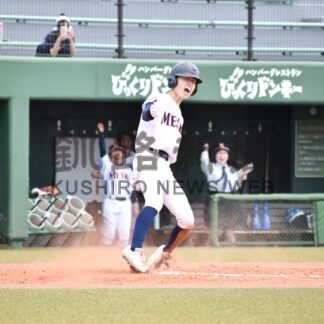 白球追い 応援熱く　高校野球北大会釧根支部予選_3(2025-07-07)