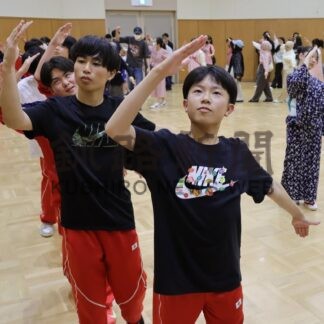 千人踊り、練習に熱　ねむろ港まつり、柏陵中生初参加【根室市】(2025-07-16)