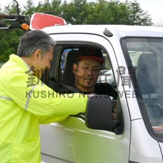 安全運転を呼び掛け　警察など国道沿いで啓発　(2025-07-20)
