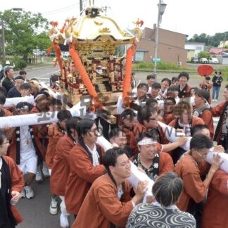 みこし渡御　練り歩き　中標津神社例大祭、老いも若きも盛り上がり【中標津町】(2025-07-21)