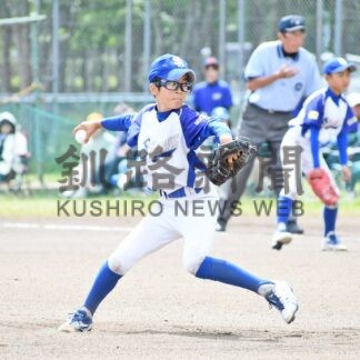 白球追い掛け全力プレー　釧新旗少年野球大会【釧路市】_2(2025-07-21)