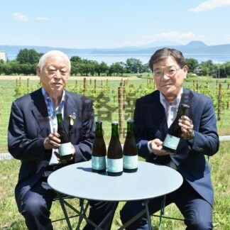コラボワイン ２５日発売　弟子屈、鶴居の「山幸」原料、両町村の店舗で(2025-07-23)