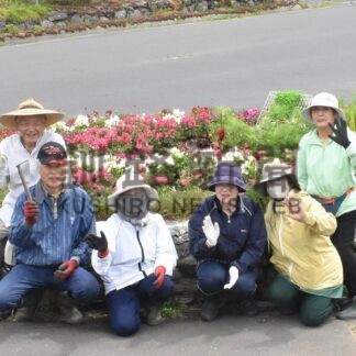 コンクールに向け花壇の整備作業　美原２丁目町内会【釧路市】(2025-07-23)