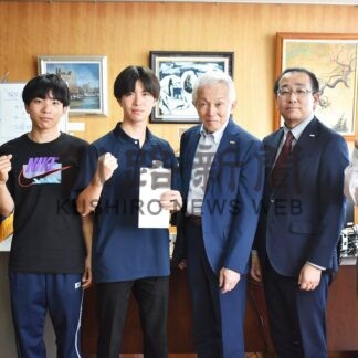 中高アイホチームにアリーナ使用券贈呈【釧路市】(2025-08-03)