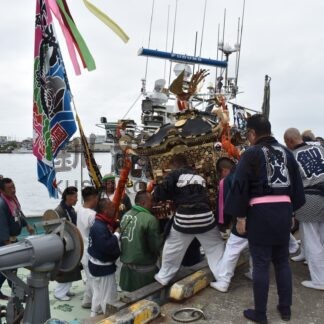 大みこし威勢良く　三吉神社例大祭、船上で船玉祭【釧路市】(2025-08-03)