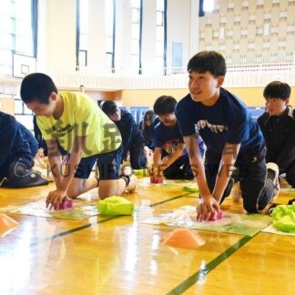 ＡＥＤ実践「今後に生かす」標津の中学生　元サッカー女子日本代表の松原有沙さんら講師【標津町】(2025-08-05)