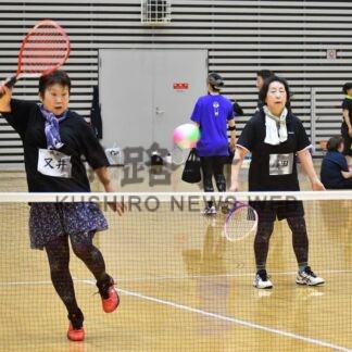 老若男女 笑顔でプレー　ミニテニス、釧路で全道フェス(2025-08-05)